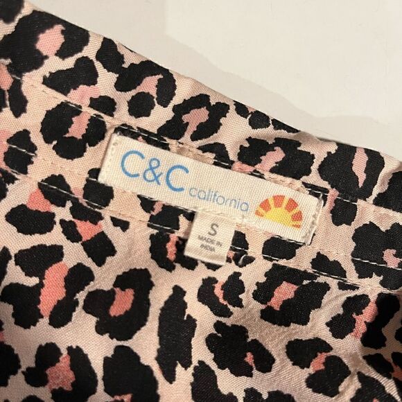 C&CāCaliforniaāleopardāprintāābutton down blouse - S - š3/$15 - Picture 8 of 8